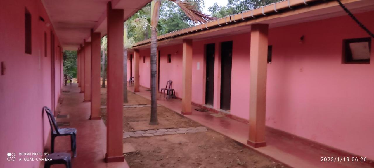 Isuruma Rest Kataragama Extérieur photo